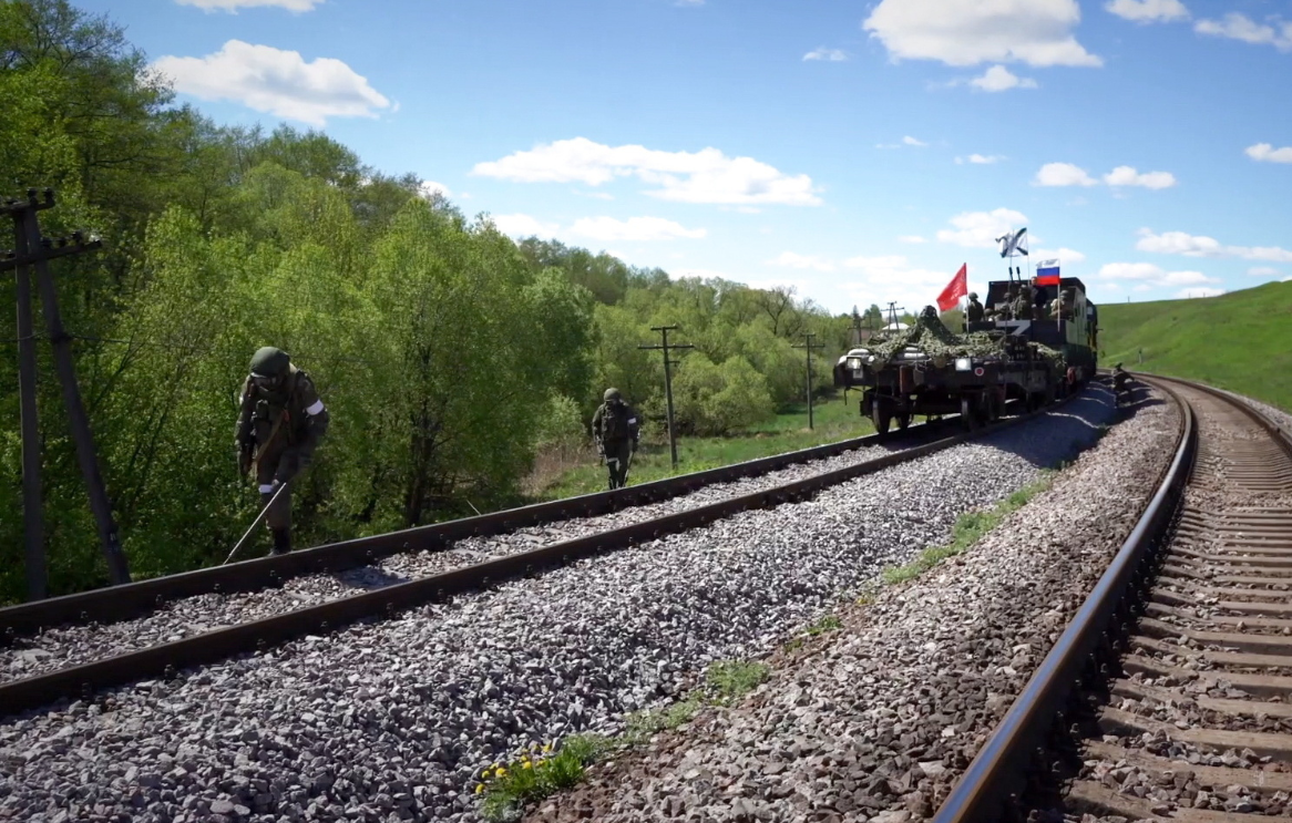 Минобороны сообщило о предотвращении взрыва на железнодорожном узле