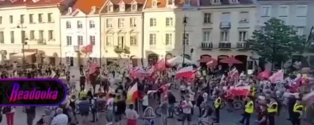 В Варшаве прошли массовые протесты из-за наплыва украинских беженцев