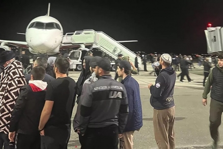 Свидетель: участники беспорядков в Махачкале силой проверяли паспорта у пассажиров