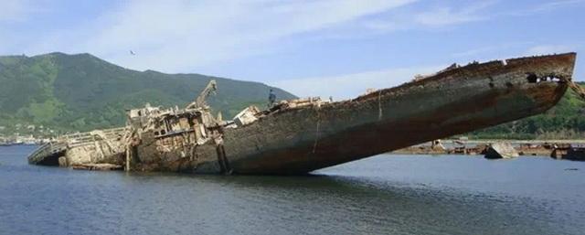 Из акватории Камчатки в 2023 году поднимут 30 затонувших судов