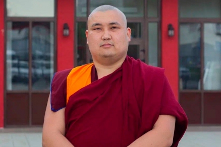 Глава Калмыкии Бату Хасиков поздравил председателя Центрального духовного управления буддистов Геше Йонтен с вхождением в Совет при президенте РФ по взаимодействию с религиозными объединениями