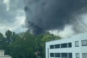 В Германии больше суток не могут потушить пожар на заводе Diehl Metal
