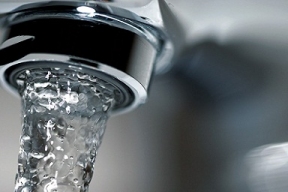 Губернатор Подмосковья пообещал улучшить качество воды в домах 1 млн жителей региона
