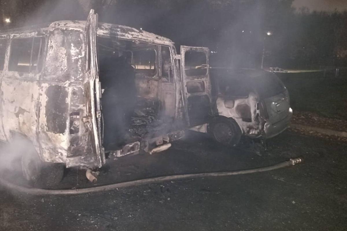 На московской стоянке из-за поджога сгорели четыре полностью автомобиля