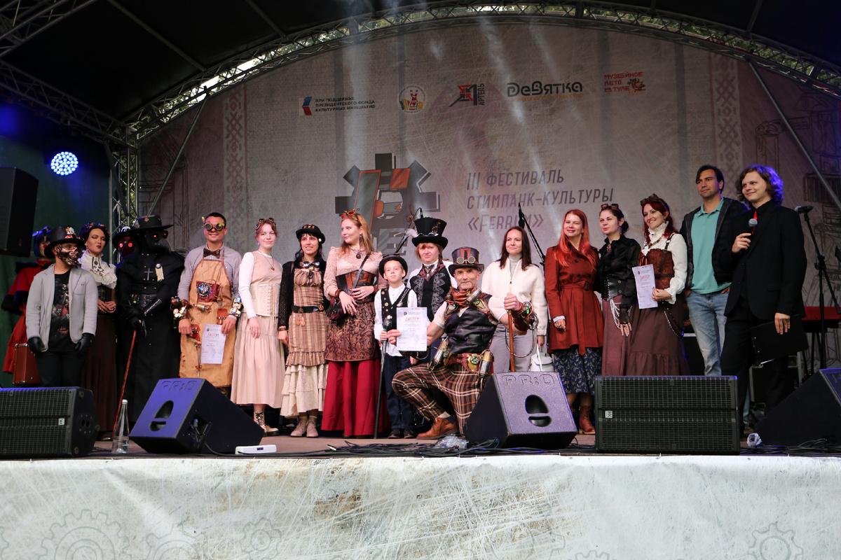 В Туле прошел стимпанк-бал с мастер-классами по историческим танцам