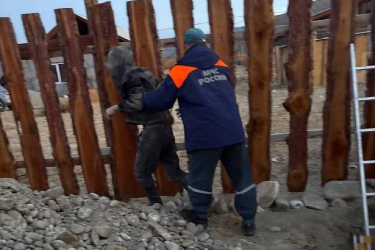 В Тыве дачник рухнул в выгребную яму для туалета