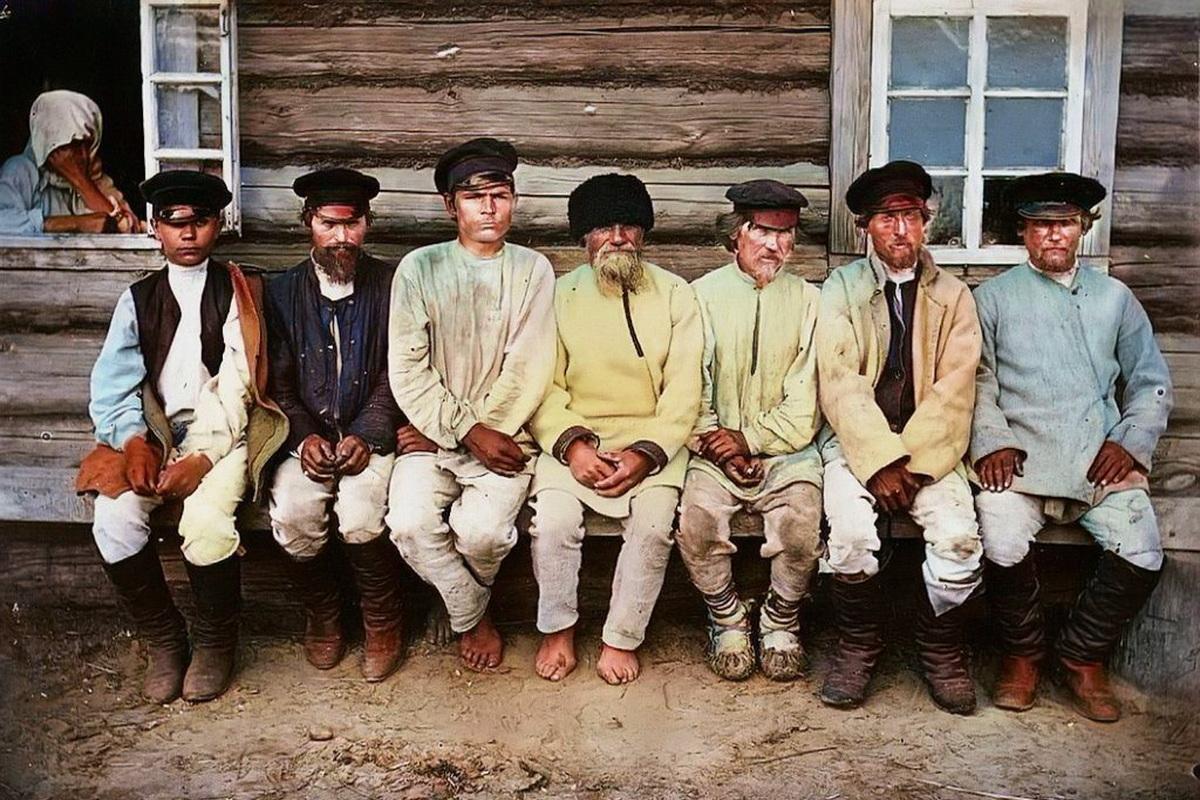 Кто придумал вашу фамилию — князь, шут или зима? Откуда на Руси появились фамилии, и что скрывается за ними