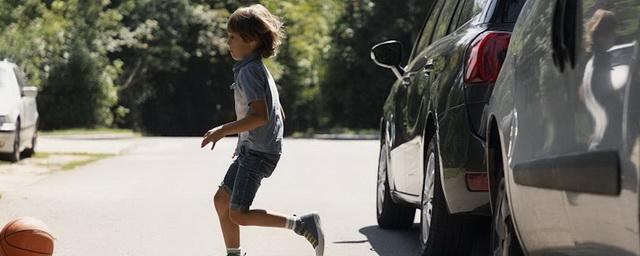 В Красноярске в разных районах за один час сбили троих детей