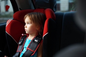В Великих Луках Госавтоинспекция выявила более 10 правонарушений при перевозке детей в автомобилях
