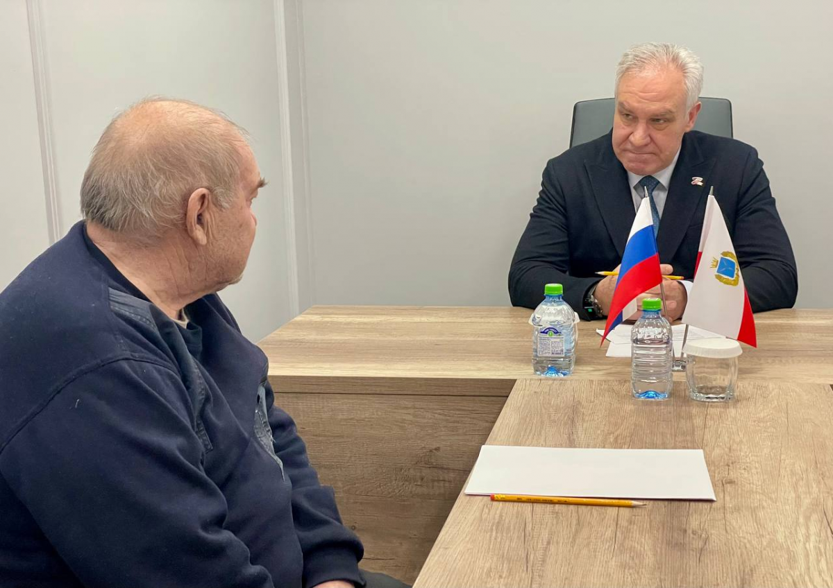 Спикер Саратовской областной Думы Алексей Антонов в ходе личного приема поддержал инициативу шахматного турнира к 65-летию полета Юрия Гагарина в космос