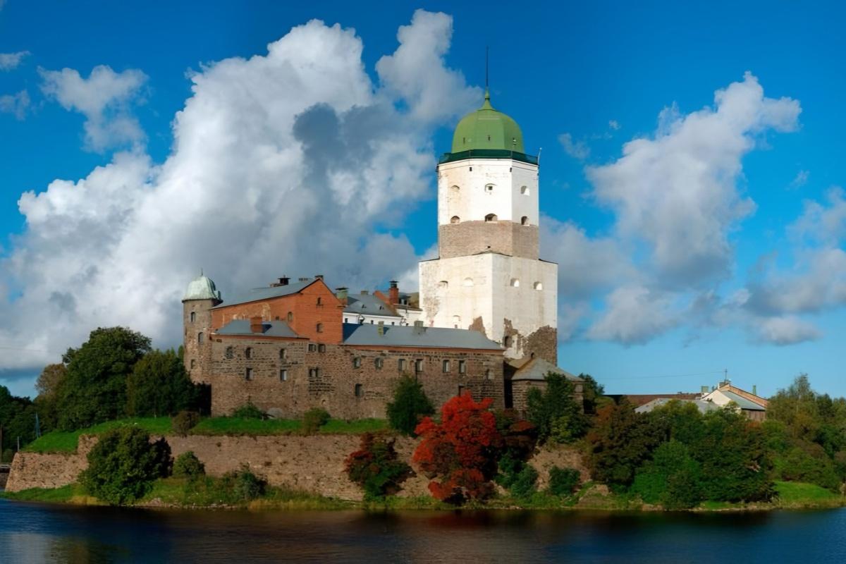 Город в Ленинградской области стал одним из самых дорогих мест для отдыха в России