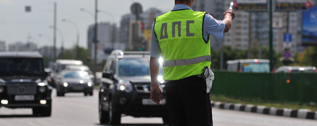 В Кирове сотрудники ГИБДД выявляют машины мертвецов