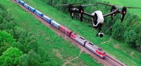 Машинисты поездов, идущих через Курскую область, сообщили о преследовании составов неизвестными дронами