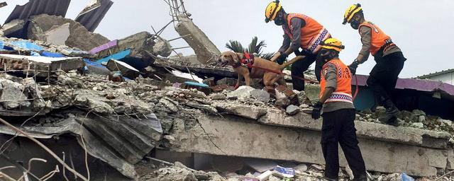 Число жертв землетрясения в Индонезии достигло 78 человек