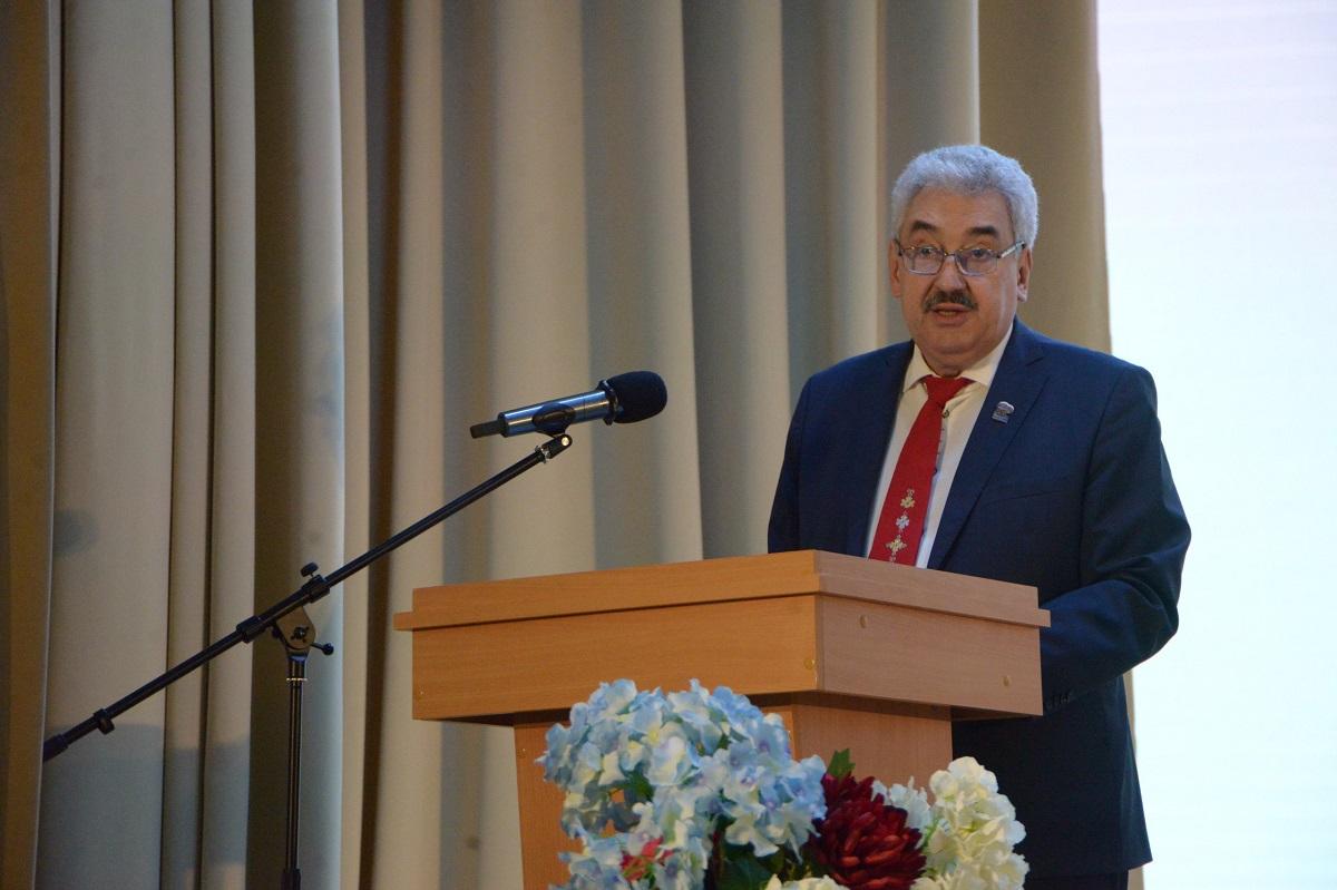 Глава Госсовета Леонид Черкесов поздравил Чувашский национальный конгресс: Мы обязаны вовлекать в проекты молодых людей, передавать им любовь к своим корням