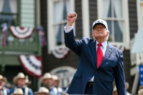 Трамп заявил о своем потенциале стать величайшим коммунистом в истории