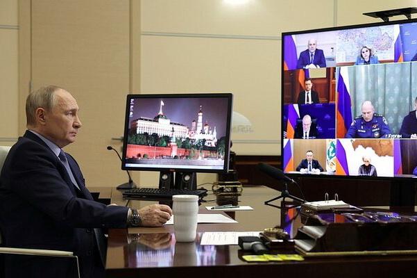 Путин (военный преступник) пристыдил губернатора Тюменской области за слова о нежелающих эвакуироваться людях