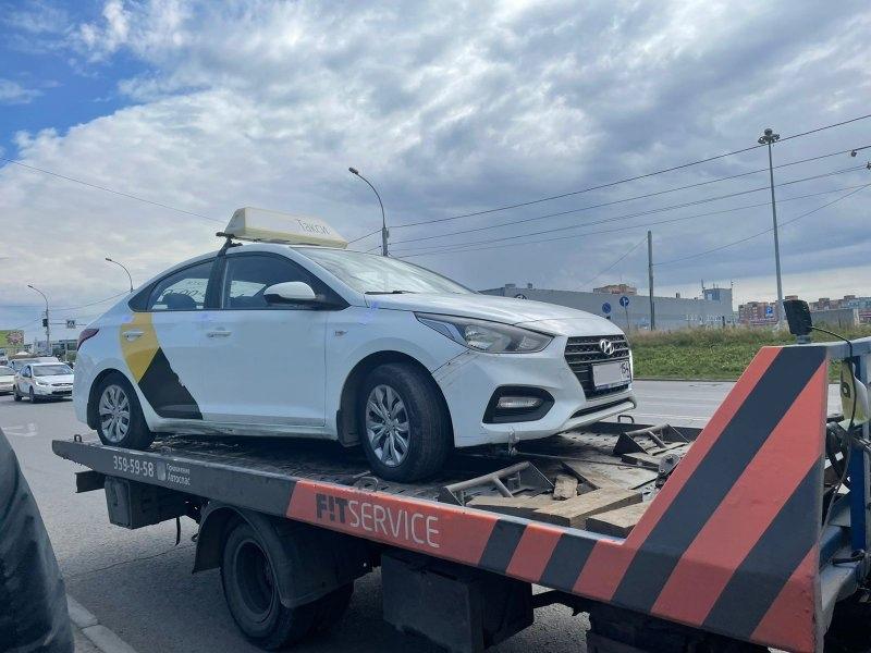Из-за задолженности по кредиту владелец таксопарка из Новосибирска лишился машины