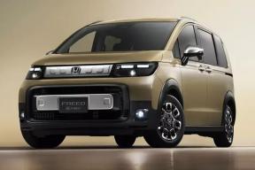 Вдвое дешевле «Ларгуса»? В Россию привезли доступный минивэн Honda Freed