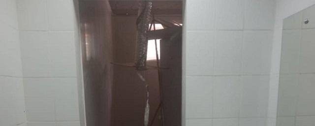 В Чебоксарском аэропорту в туалете обвалился потолок