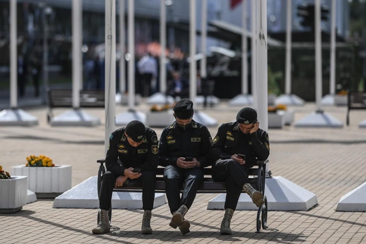 Вооруженные силы Казахстана заменят иностранные мессенджеры на национальный Aitu