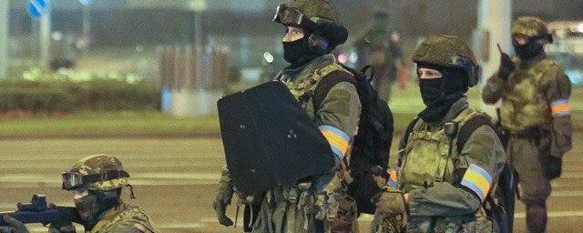 Видео: Спецназовцы Белоруссии выбрасывают форму