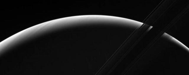 NASA представило фотографии заката на Сатурне