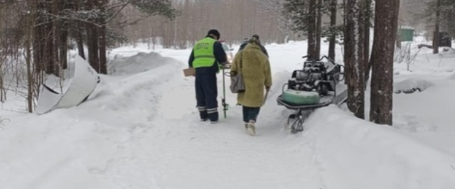 В Карелии во время прогулки на снегоходе разбился 43-летний мужчина