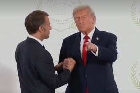 В США рассказали, как Трамп «избил» Макрона