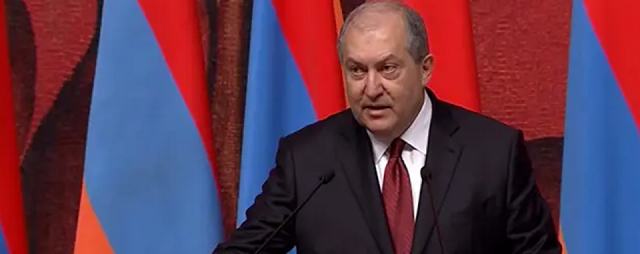 Президент Армении требует созвать парламент из-за ситуации в Карабахе