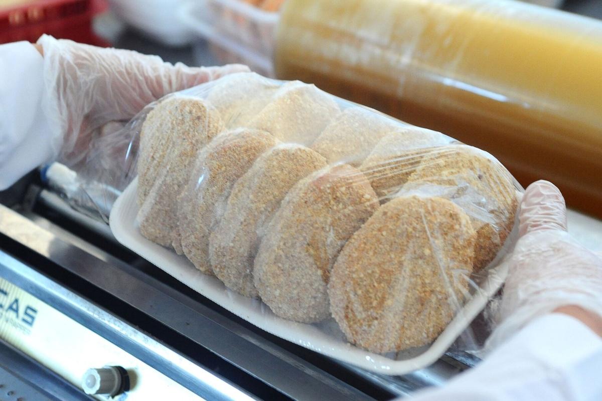 Диетолог Гордеева: у полезных продуктов список ингредиентов не может занимать половину упаковки