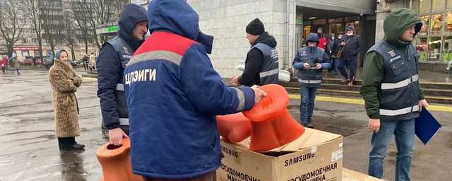 Anti-illegal street trade raids took place in St. Petersburg
