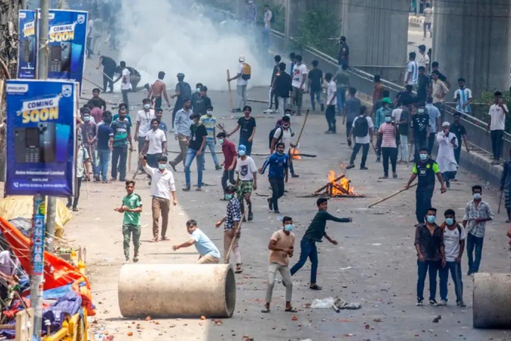 Во время протестов в Бангладеш погибли не менее 105 человек