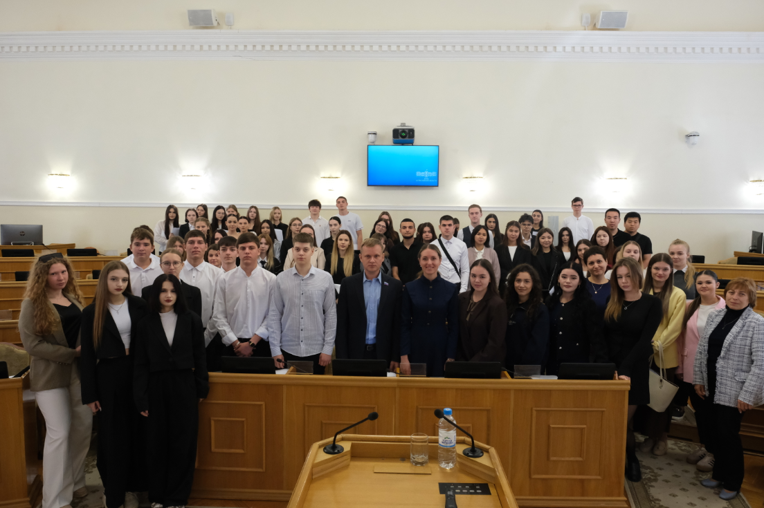 В Думе Астраханской области состоялось практическое занятие для будущих юристов о законотворчестве и конституционной реформе