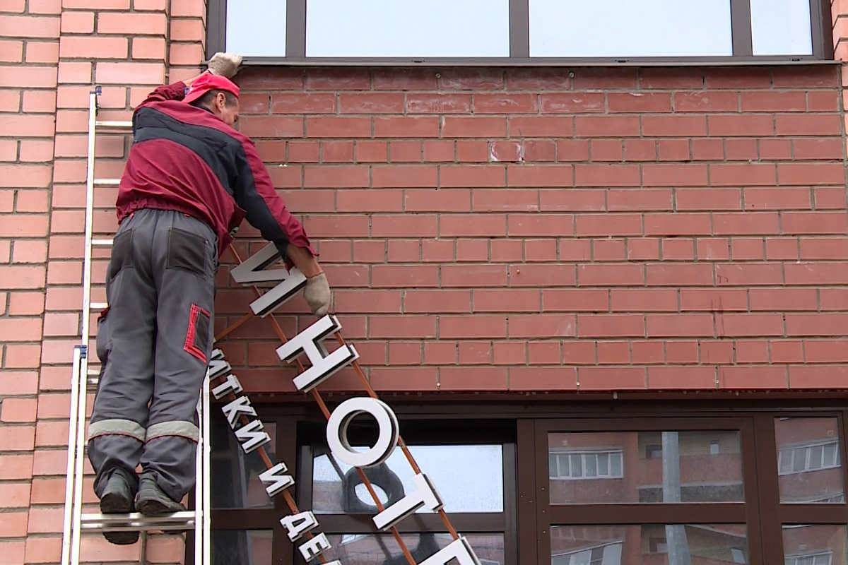 И.о. спикера Заксобрания Роман Заварин: Алкомаркеты в Вологодской области превращаются в кафе и пекарни по губернаторской программе «5-3-3»
