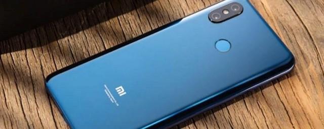 В России 30 августа стартуют продажи смартфона Xiaomi Pocophone F1