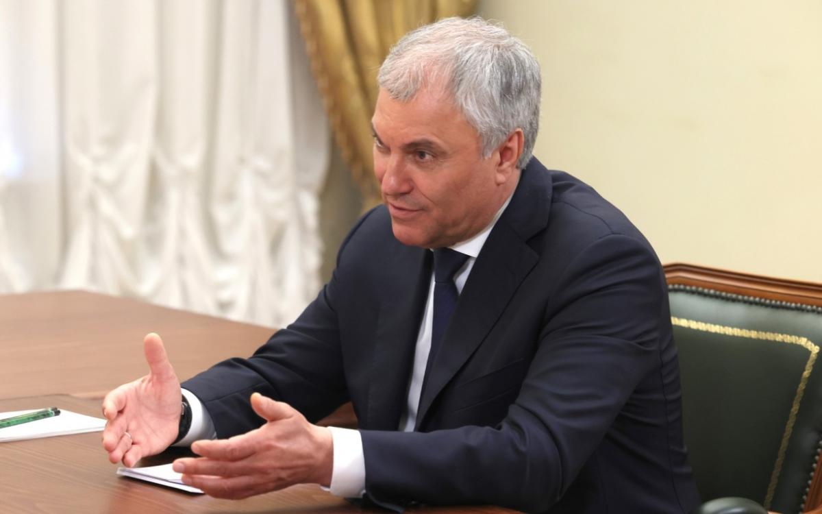 Многодетным простят лишнюю тысячу, а вдов бойцов СВО отправят учиться в вузы: все законы мая 2026