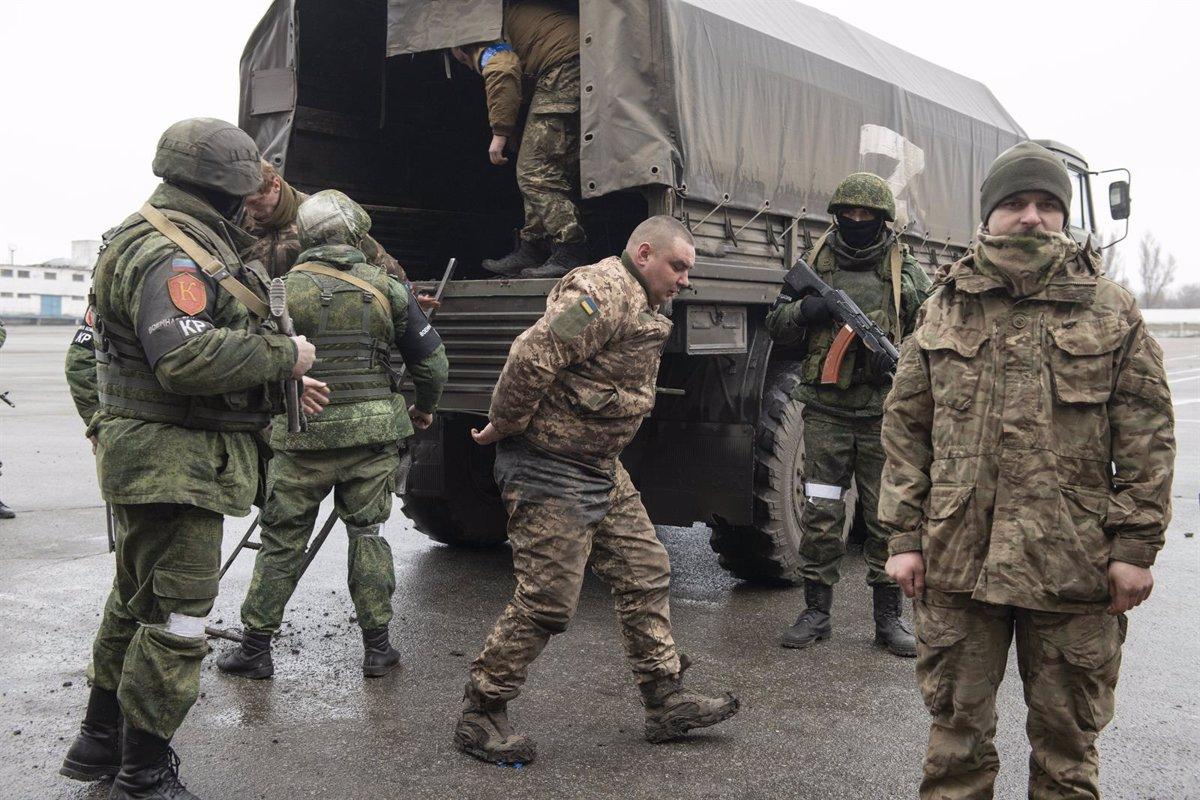 Российские военные взяли в плен пятерых молодых идейных нацистов родом из Киева