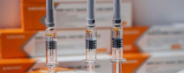 5,8 тысячи американцев заболели после вакцинации от COVID-19