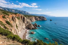 Туристический сезон в Крыму: россияне разделились на два лагеря