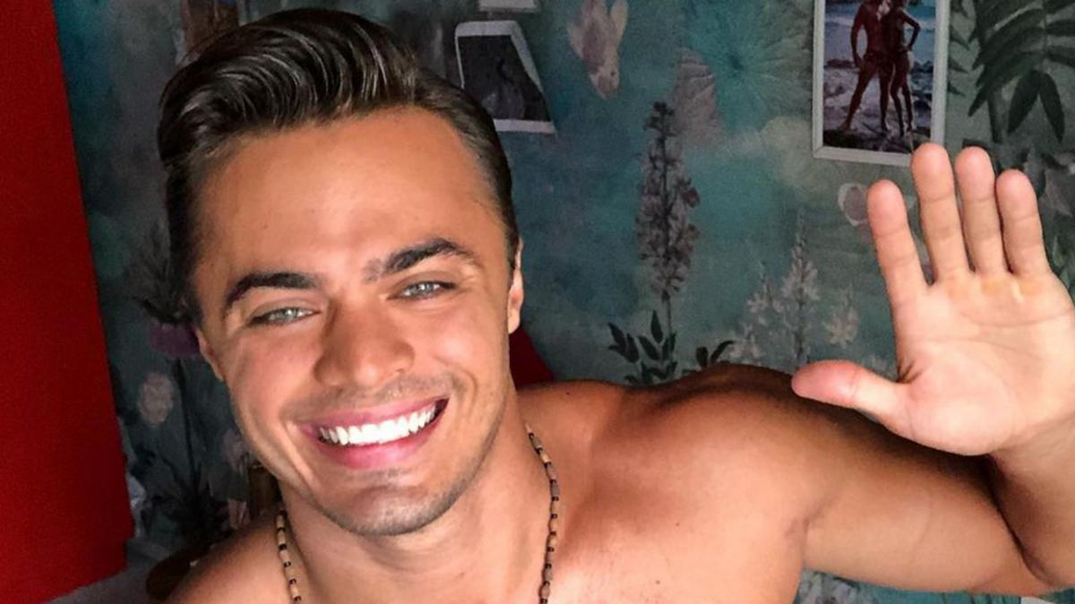 Безработный экс-участник «Дома-2» устроил вечеринку в стиле 90-х