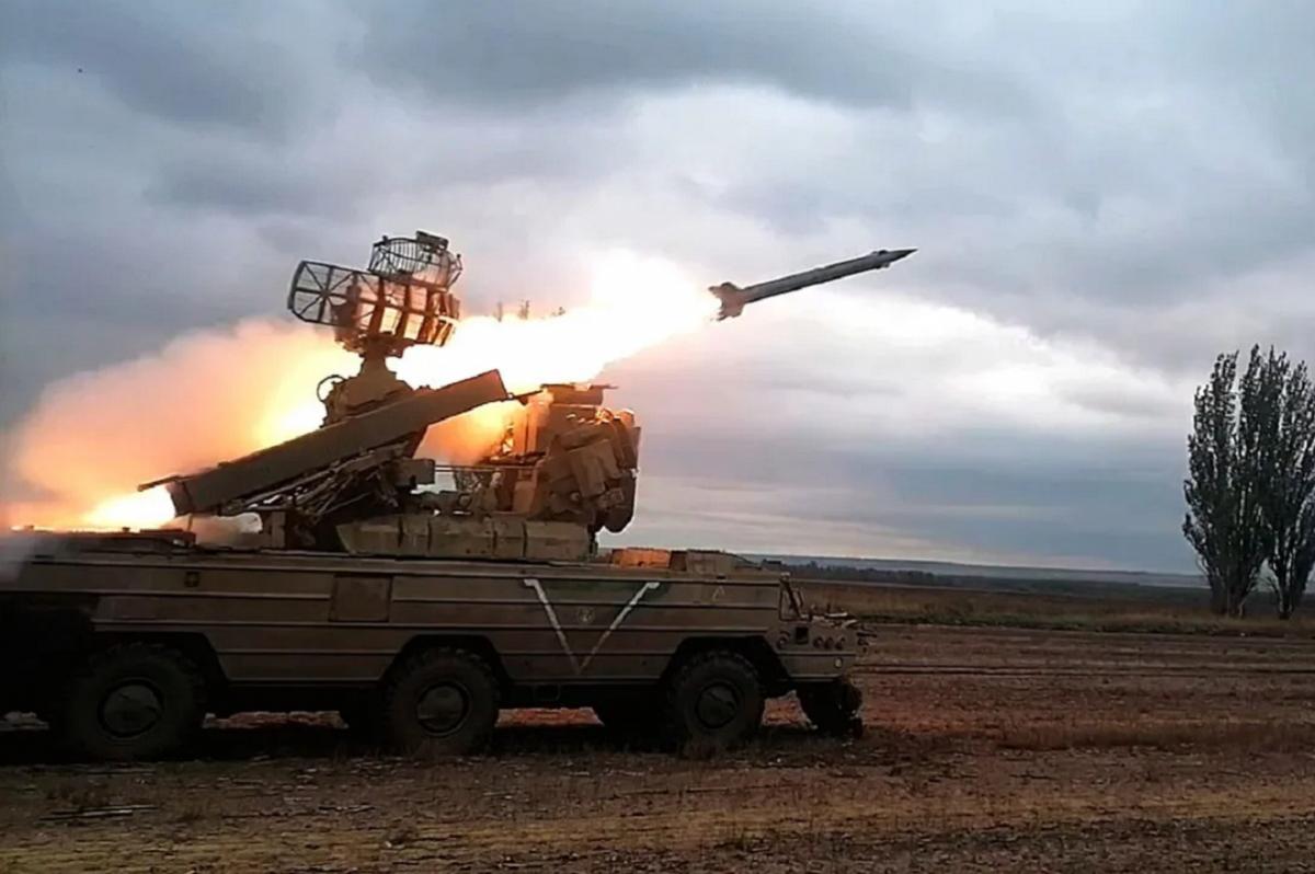 В Донецке произошло не менее мощных 10 взрывов, работает система ПВО ВС РФ