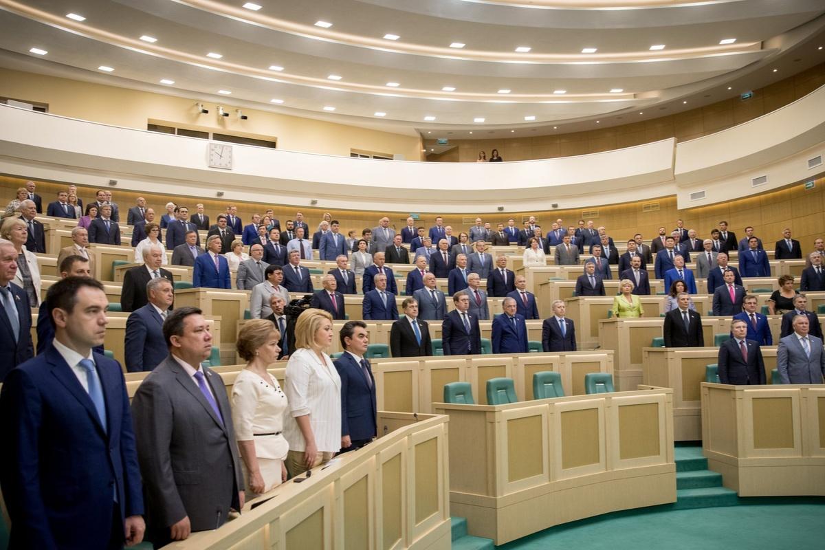 Дипломаты, Герои России и соратники губернаторов: кого Кремль отправляет в Совфед после осенних выборов