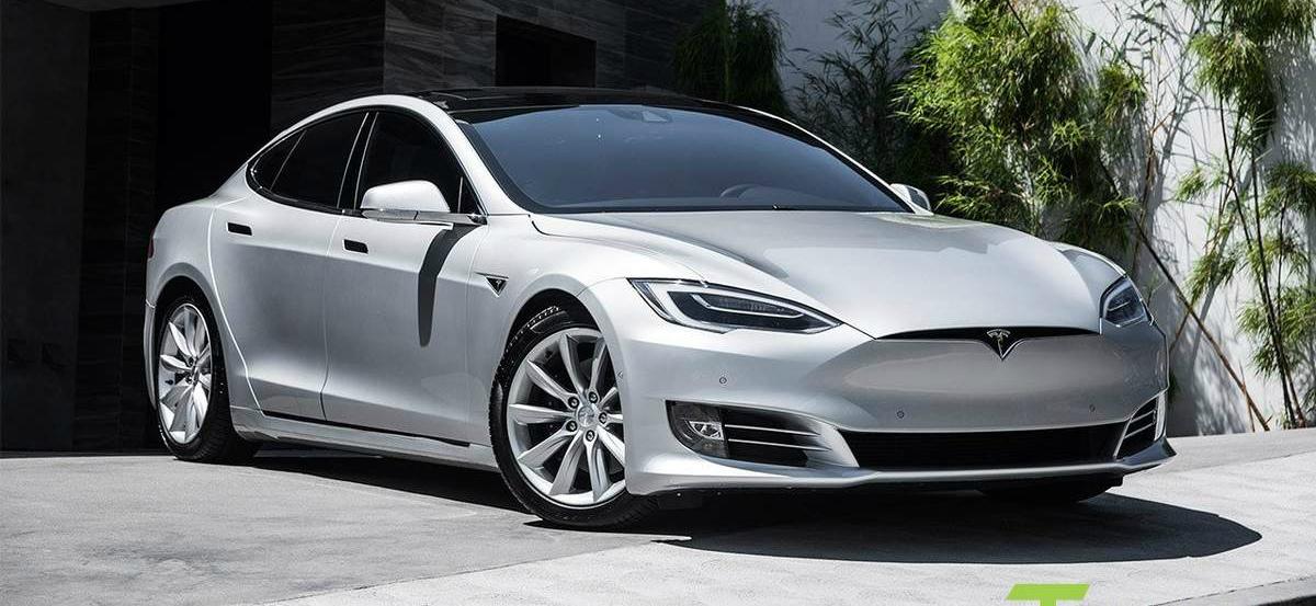 В США расследуют жалобы на неожиданное ускорение Tesla