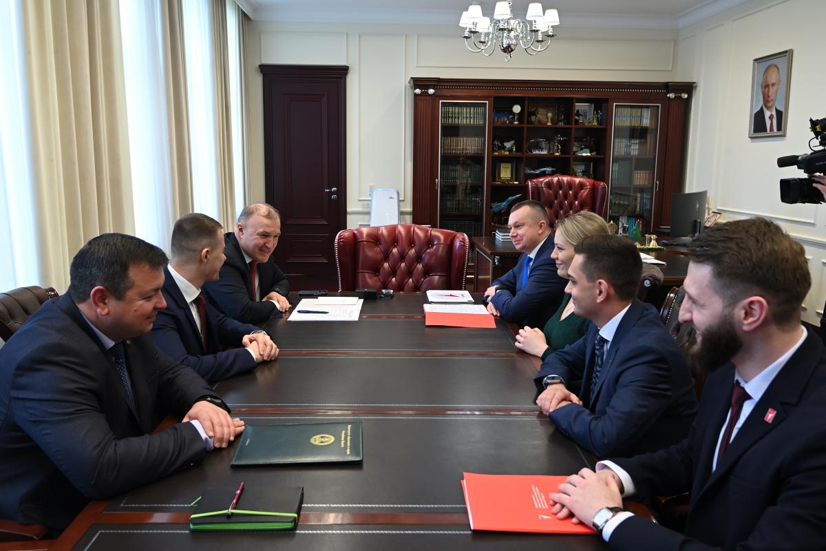 Глава республики Мурат Кумпилов отметил положительную роль участников программ «Время Героев» и «Герои Адыгеи» в воспитании молодежи