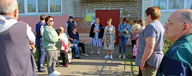 Нина Ширенина встретилась с жителями Электроизолятора и СНТ «Виола»