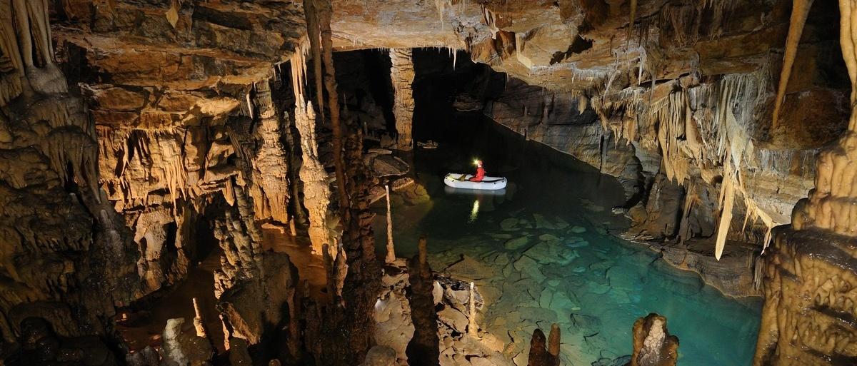 В пещере Словении застряла группа туристов