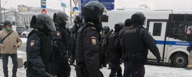 В Петербурге напавшие на силовиков митингующие объявлены в розыск