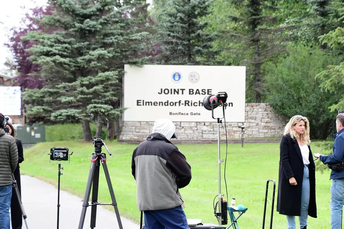 Мировые СМИ съезжаются в Анкоридж в преддверии встречи президентов России и США