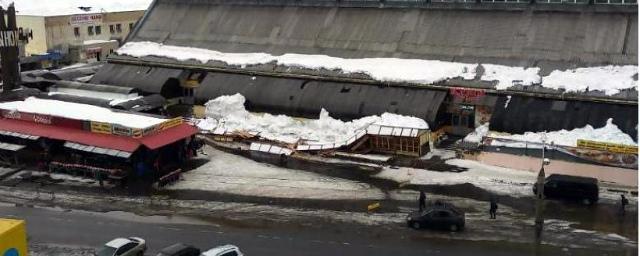 На центральном рынке Архангельска под весом снега рухнул торговый ряд